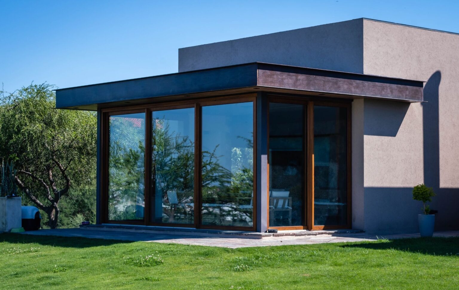 ¿Quieres una vivienda pasiva diseñada a tu medida en Madrid y alrededores? Hablemos y empecemos a dibujarla juntos.